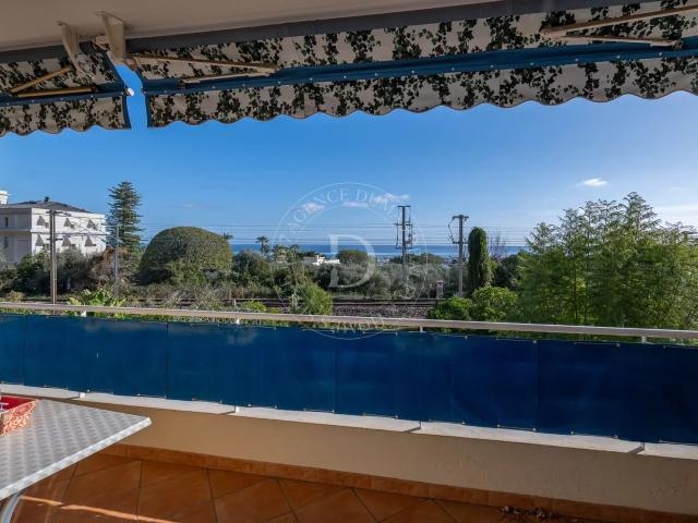 3 pièces de 90 m2 avec terrasse, vue mer et parking