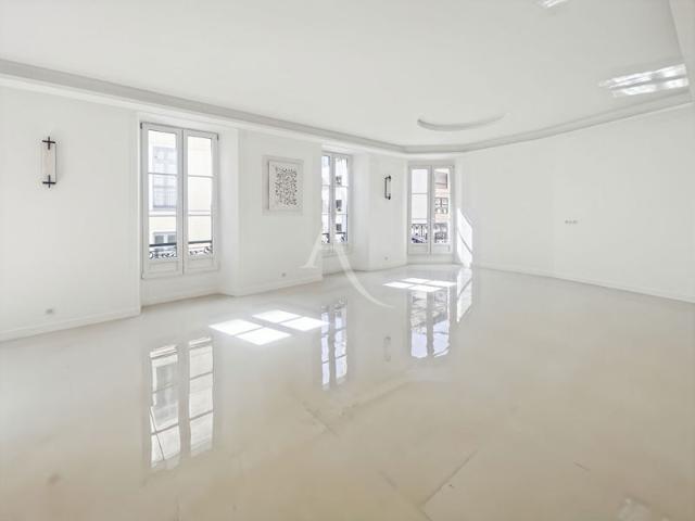 3 Pièces de 100 m2 CANNES CENTRE ADRESSE D'EXCEPTION