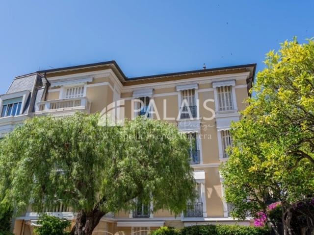 3 Pièces de Caractère avec Balcon et Vue Mer Aperçue