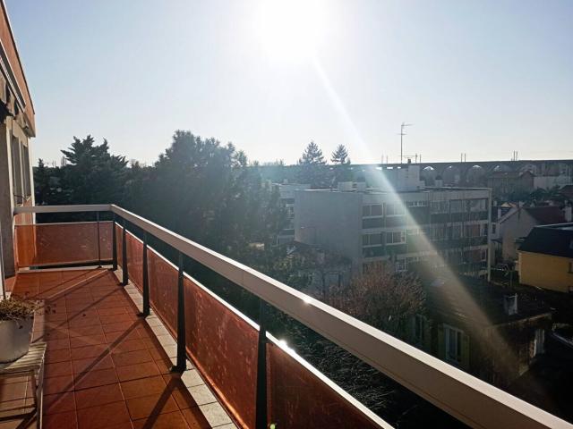 3 PIECES DERNIER ÉTAGE GRAND BALCON SANS VIS A VIS BOX
