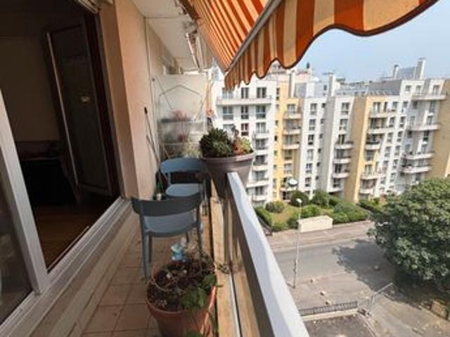 3 pièces donnant sur balcon
