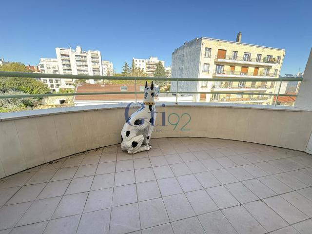3 PIECES ENTRE LE CENTRE ET LA GARE DE CLAMART 2 EXTERIEURS