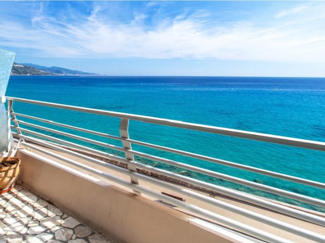 3 PIÈCES FRONT DE MER MENTON LIMITROPHE CARNOLES, TERRASSE