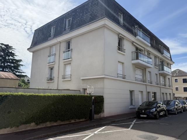 3 pièces lumineux avec balcon, cave et parking