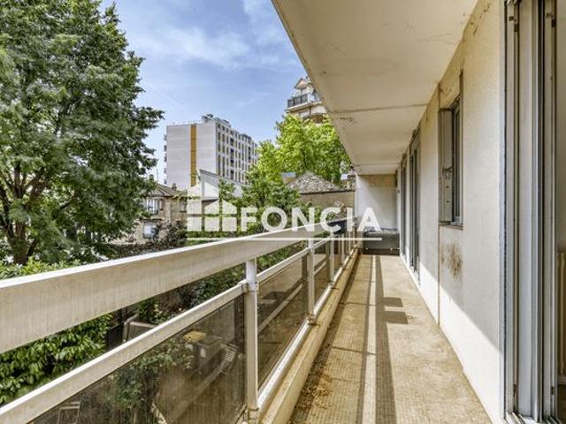 3 pièces lumineux avec balcon filant, parking et box aux portes de paris
