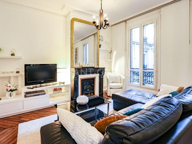 3 pièces meublé Rue des Blancs Manteaux 75004 Paris