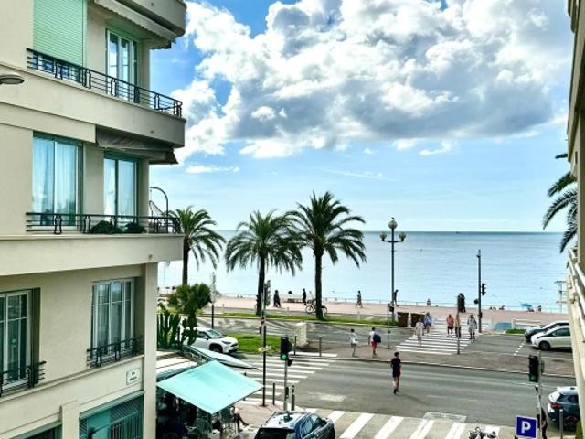 3 pièces rénové avec vue mer latérale – Promenade des Anglais, Nice