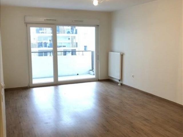 3 Pièces récent avec balcon et parking