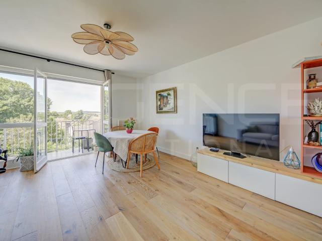 3 PIECES REFAIT A NEUF AVEC BALCON ET PARKING