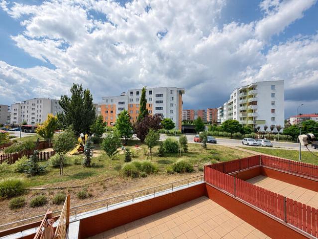 3 pokoje, 2 balkony dla studentów i obcokrajowców