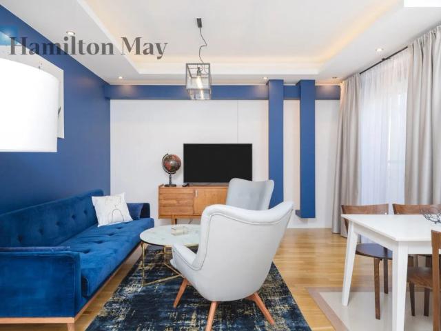 3 pokojowy, świeżo odremontowany apartament z balkonem, miejscem garażowym i komórką lokatorską w prestiżowym budynku Nowy Świat