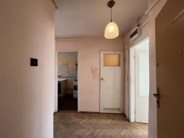 3 pokojowe mieszkanie do remontu z balkonem i cichym osiedlem