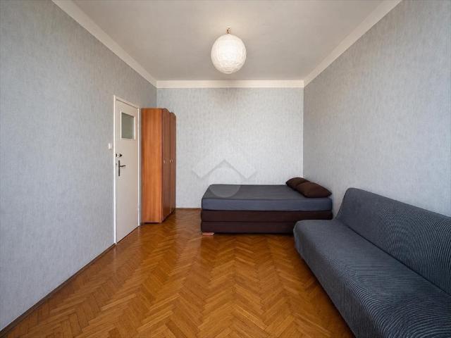 3 pokojowe mieszkanie do remontu przy Galerii Kazimierz