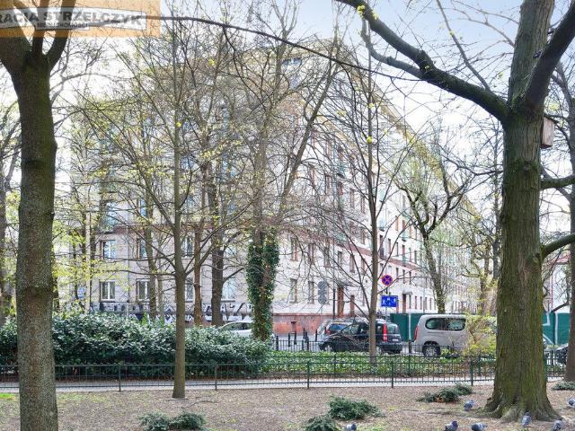 3 pokojowe mieszkanie z widokiem na zieleń i kamienicę