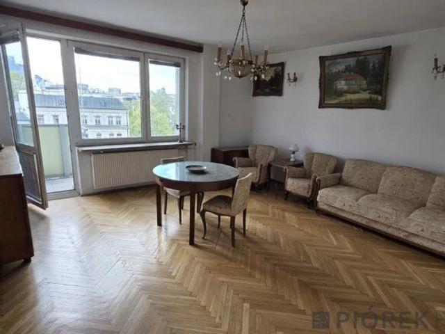 3 pokojowe mieszkanie z balkonem w centrum Warszawy