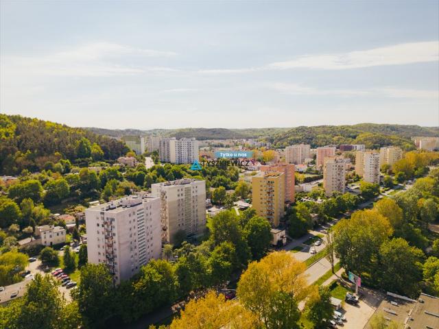 3 pokojowe mieszkanie z balkonem i widokiem na las