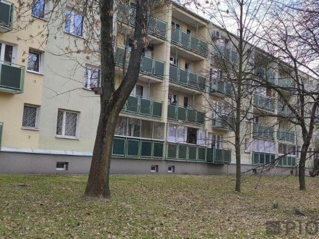 3 pokojowe mieszkanie z balkonem na Woli, do remontu