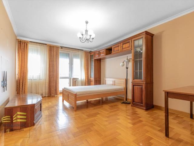 3 pokojowe mieszkanie z dużym balkonem i garażem