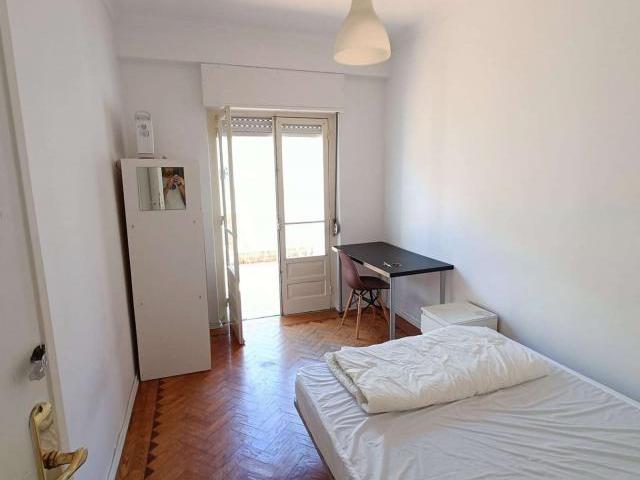 3 quarto, Lisbon Lisbon 1500 077 LS69291844