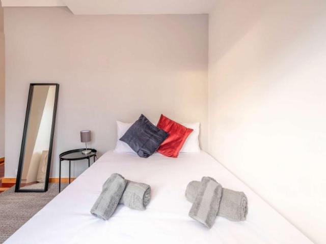 3 quarto, lisbon lisbon 1750 140 101822989
