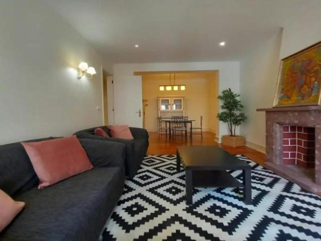 3 quarto, Lisbon Lisbon 1900 026 LS99689905