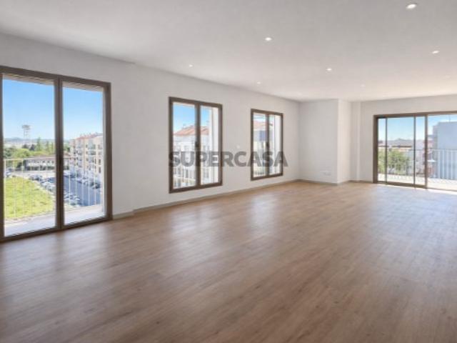 3 Quartos | 2 Varandas | 2 Lugares de Garagem | Elevador