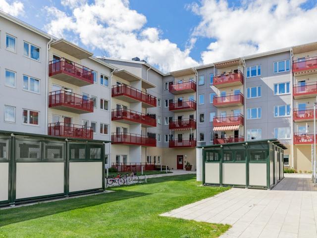 3 rums lägenhet i AVESTA 81 m² 11 258 kr