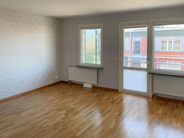 3 rums lägenhet i ÖREBRO 81 m² 10 157 kr