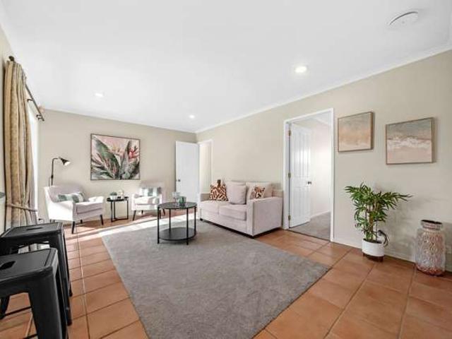 3 Russett Grove, Henderson, Waitakere City