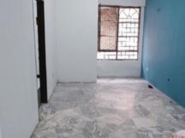 3 R 2 BR 2nd floor Apartment