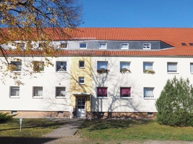 3 Raum Wohnung im 1.OG in ruhiger grüner Lage_weiteres:www.wohnungen ruhland.de