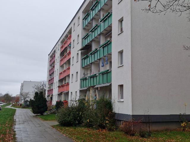 3 Raum Wohnung mit Balkon im Erdgeschoss ab Juli 2026