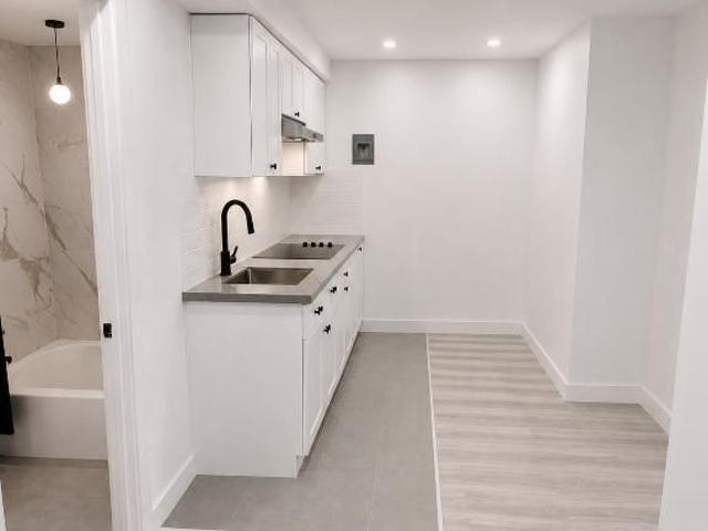 3½ rénové à louer +bureau,fully renovated for rent +den, NDG