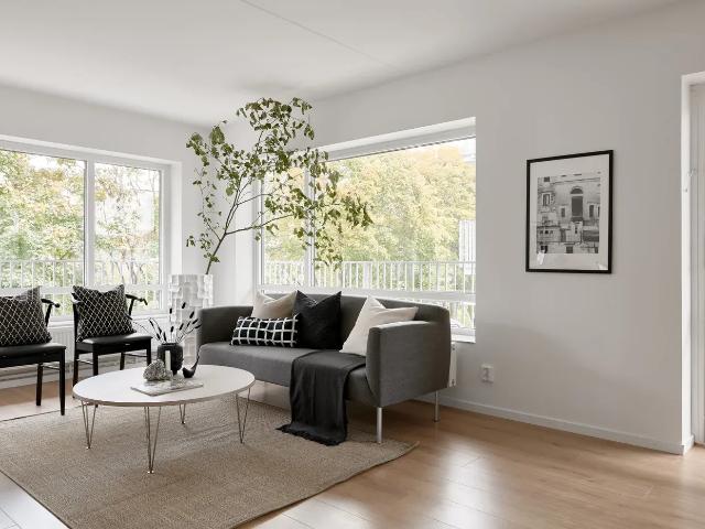 3 rok i T4 med balkong i söder/västerläge! 71 m² 11 321 kr