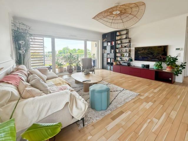 3 room furnished apartment for rent with balcony and parking