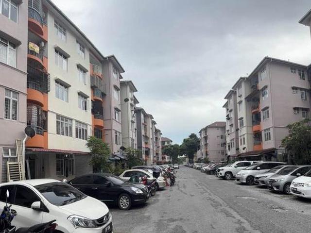 3 room kenanga apartment for sale at Taman putra perdana puchong