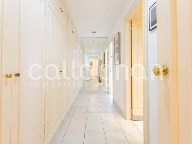 3 room luxury Apartment for rent in Valencia