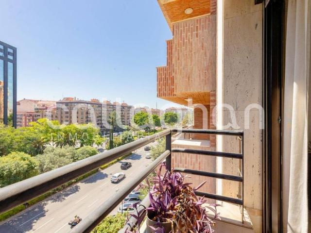 3 room luxury Apartment for rent in Valencia