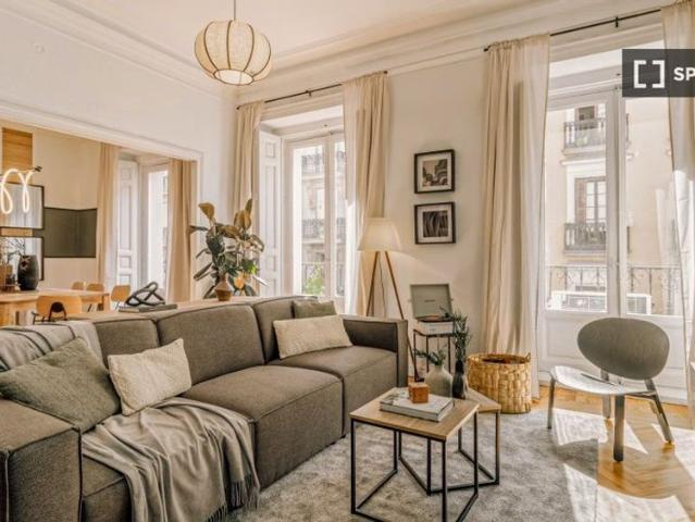 3 room luxury Apartment for rent in Madrid, Spain