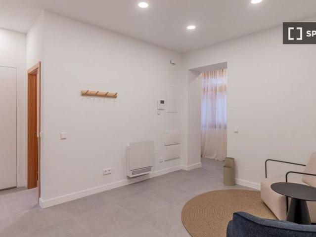 3 room luxury Apartment for rent in Madrid, Spain
