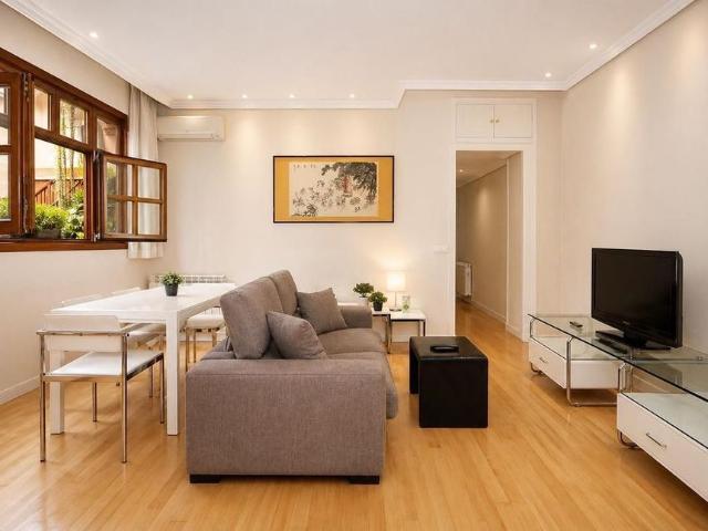 3 room luxury Apartment for rent in Madrid, Spain
