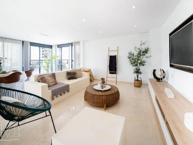 3 room luxury penthouse for rent in Valencia