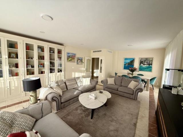 3 room luxury penthouse for rent in Benatalaya, Estepona, Andalusia