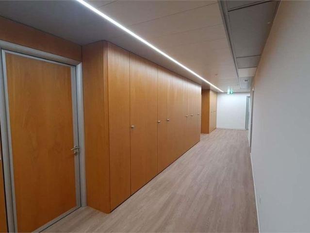 3 room prestige office just a stone’s throw from the lake promenade in Paradiso