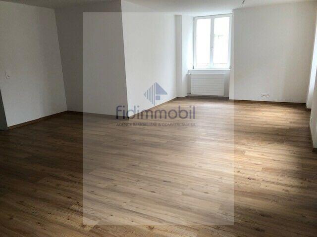 3 rooms completely renovated, Neuve 6, La Chaux de Fonds