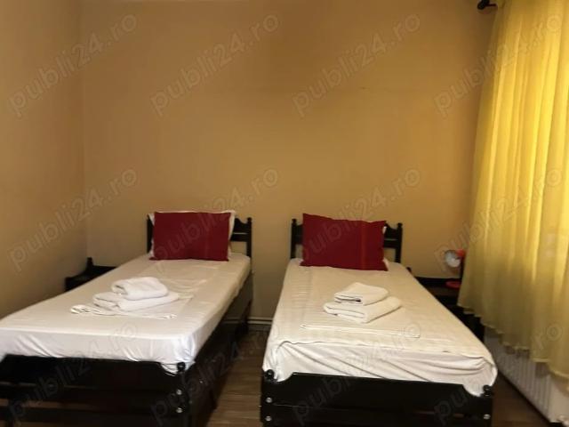 3 rooms for rent for students
