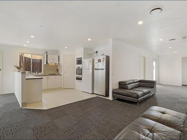 3 ROOMS FOR RENT! LARGE MODERN ROOMS