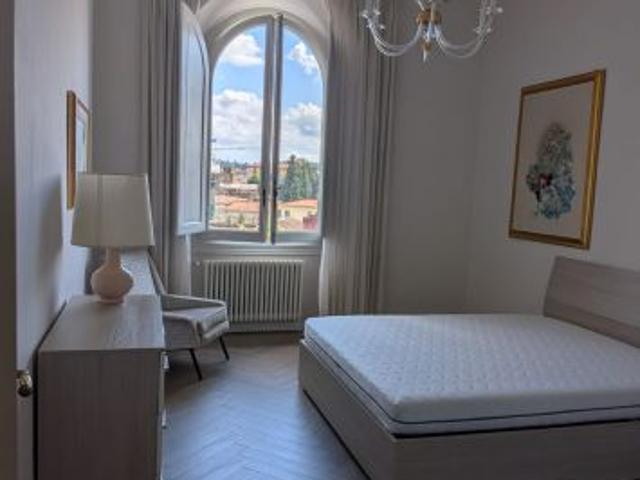 3 stanze in ampio appartamento in centro
