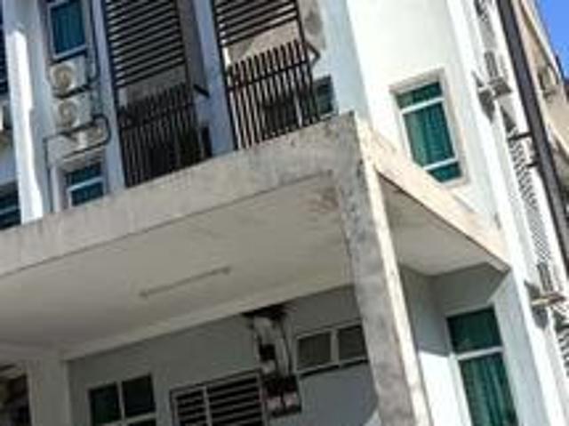 3 Storey Teraced House Corner Lot for Hostel near UTAR