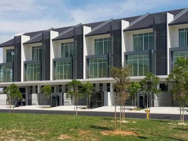 3 Storey terrace Bangi Avenue CHEAPEST near alam sari below market